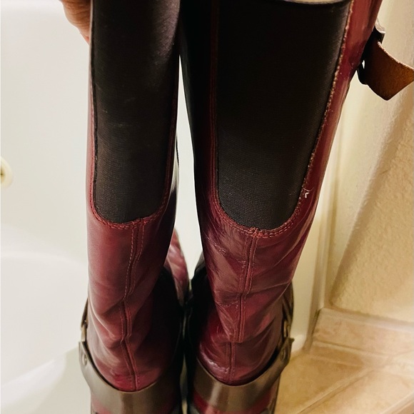 Beautiful boots that are lined and very comfortable. - Picture 2 of 7